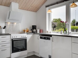 Fridge, microwave, dishwasher, cookware/dishes/utensils