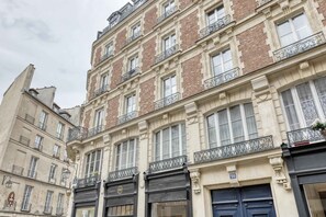 Exterior - Spacious Typical Parisian Flat - Paris Le Marais (Paris)