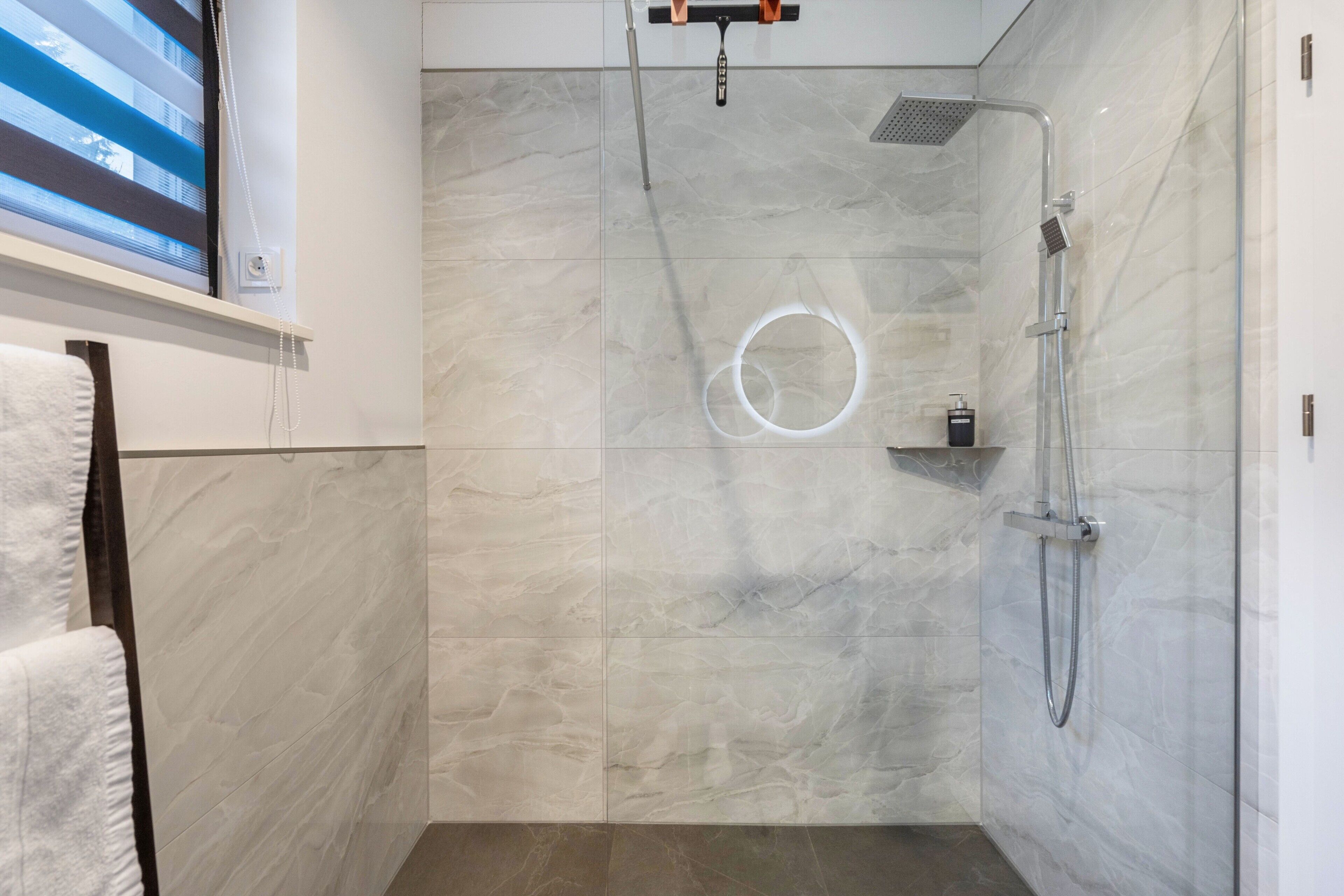 Shower, hair dryer, towels