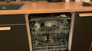 Frigorífic, microones, forn i placa de cuina