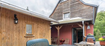 Chalet 'Kunterbunt' with Shared Terrace, Private Garden and Wi-Fi