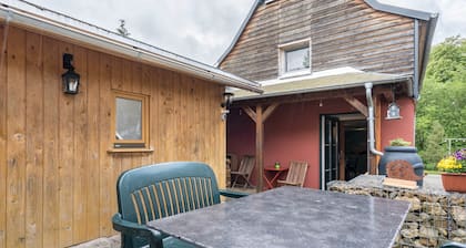 Chalet 'Kunterbunt' mit gemeinsamer Terrasse, privatem Garten und WLAN