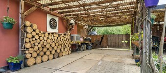 Chalet 'Kunterbunt' with Shared Terrace, Private Garden and Wi-Fi