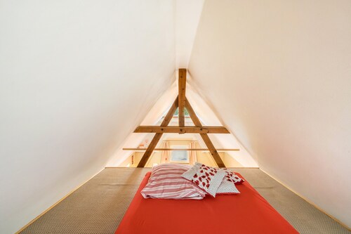 Chalet 'Kunterbunt' mit gemeinsamer Terrasse, privatem Garten und WLAN