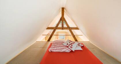 Chalet 'Kunterbunt' mit gemeinsamer Terrasse, privatem Garten und WLAN