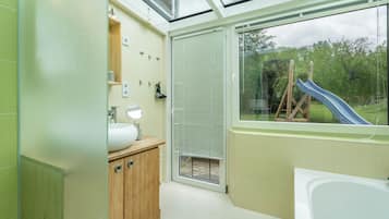 Dusche, Haartrockner, Handtücher