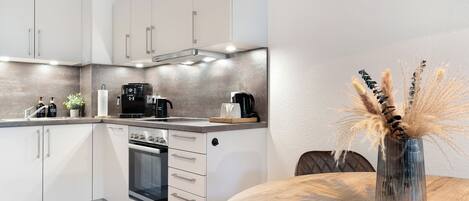 Refrigerador, horno, placa de cocina, lavavajillas