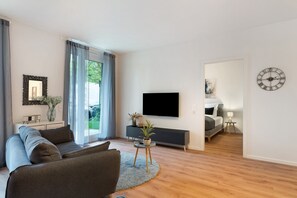 TV - Apartment 'Km Style Apartments 3' with Balcony and Wi-Fi (Freiburg im Breisgau)