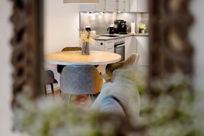 Fridge, oven, stovetop, dishwasher - Apartment 'Km Style Apartments 3' with Balcony and Wi-Fi (Freiburg im Breisgau)