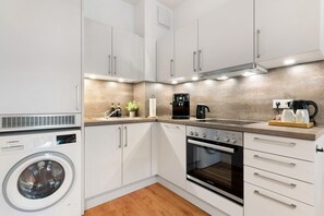 Fridge, oven, stovetop, dishwasher - Apartment 'Km Style Apartments 3' with Balcony and Wi-Fi (Freiburg im Breisgau)