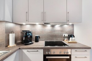 Fridge, oven, stovetop, dishwasher - Apartment 'Km Style Apartments 3' with Balcony and Wi-Fi (Freiburg im Breisgau)