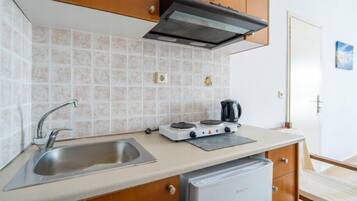Basic Studio | Free WiFi, bed sheets