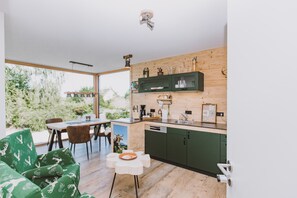 Frigorifero, forno, piano cottura, lavastoviglie