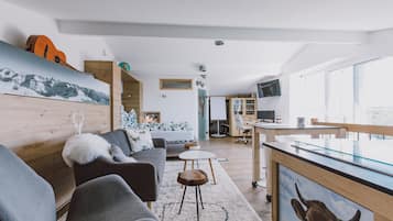 テレビ、卓球台