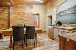 Dining - Apartment 'Einzimmerwohnung Im Haupthaus' with Shared Pool, Shared Terrace and Wi-Fi (Ruhland)