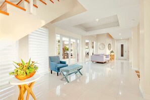 Interior - Seafront Villa Blue Door Beach House by Bocobay (Noord)