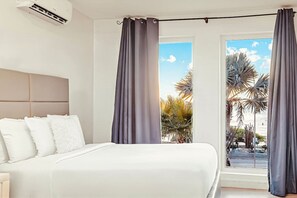 7 Schlafzimmer, Schreibtisch, Bügeleisen/Bügelbrett, Reisekinderbett