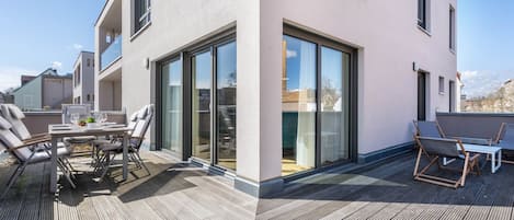 تناول الطعام بالخارج