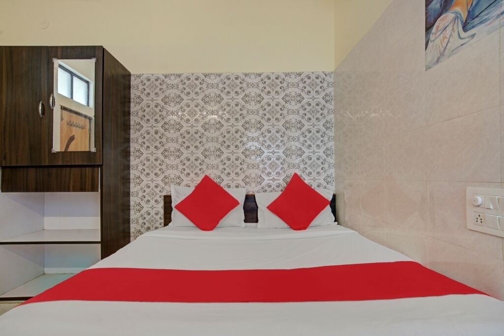 Deluxe Room, City View | 1 bedroom, soundproofing, free WiFi