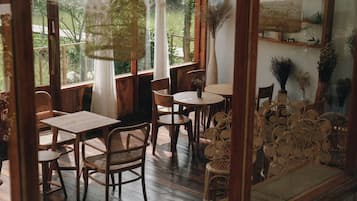 Cafe