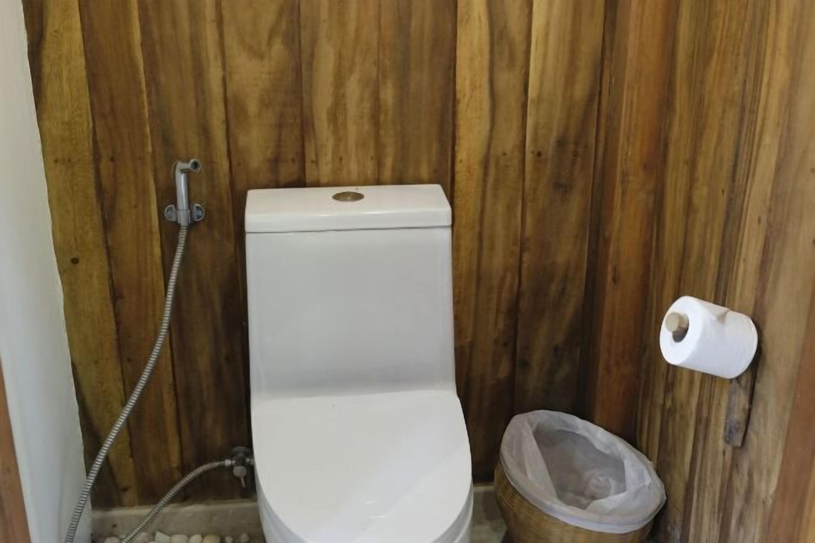 Free toiletries, hair dryer, bathrobes, towels