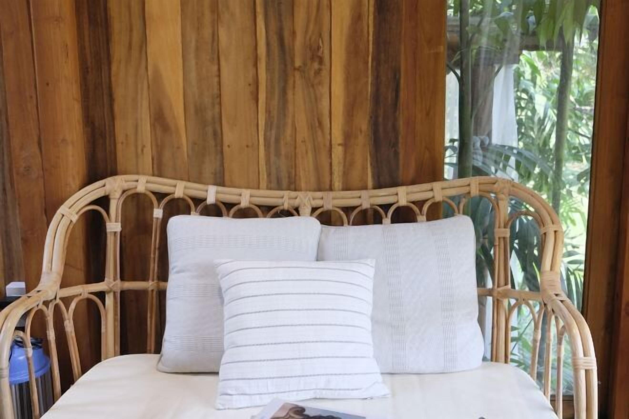 Free minibar items, free WiFi, bed sheets