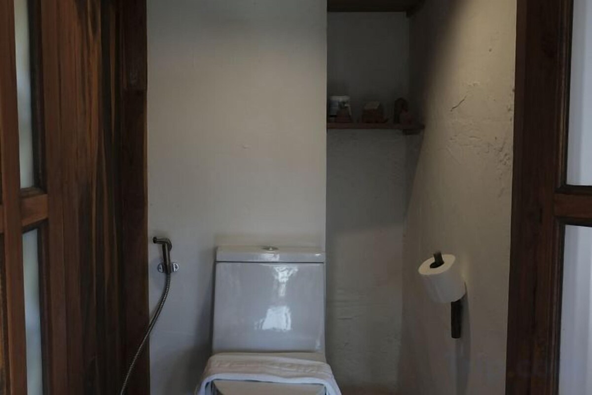 Artículos de tocador gratuitos, secador de pelo, batas, toallas