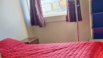4 bedrooms, iron/ironing board, free WiFi, bed sheets