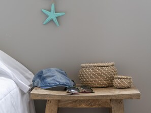 2 bedrooms, iron/ironing board, internet, bed sheets