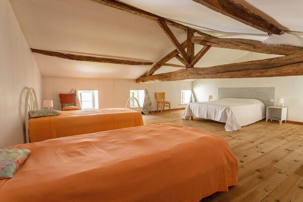 2 Schlafzimmer, Bügeleisen/Bügelbrett