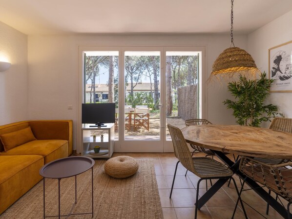 TV - Ground Floor Apartment Casa Marea Calella de Palafrugell (Calella de Palafrugell)