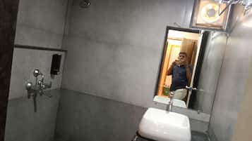 Ducha, cabezal de ducha tipo lluvia, toallas