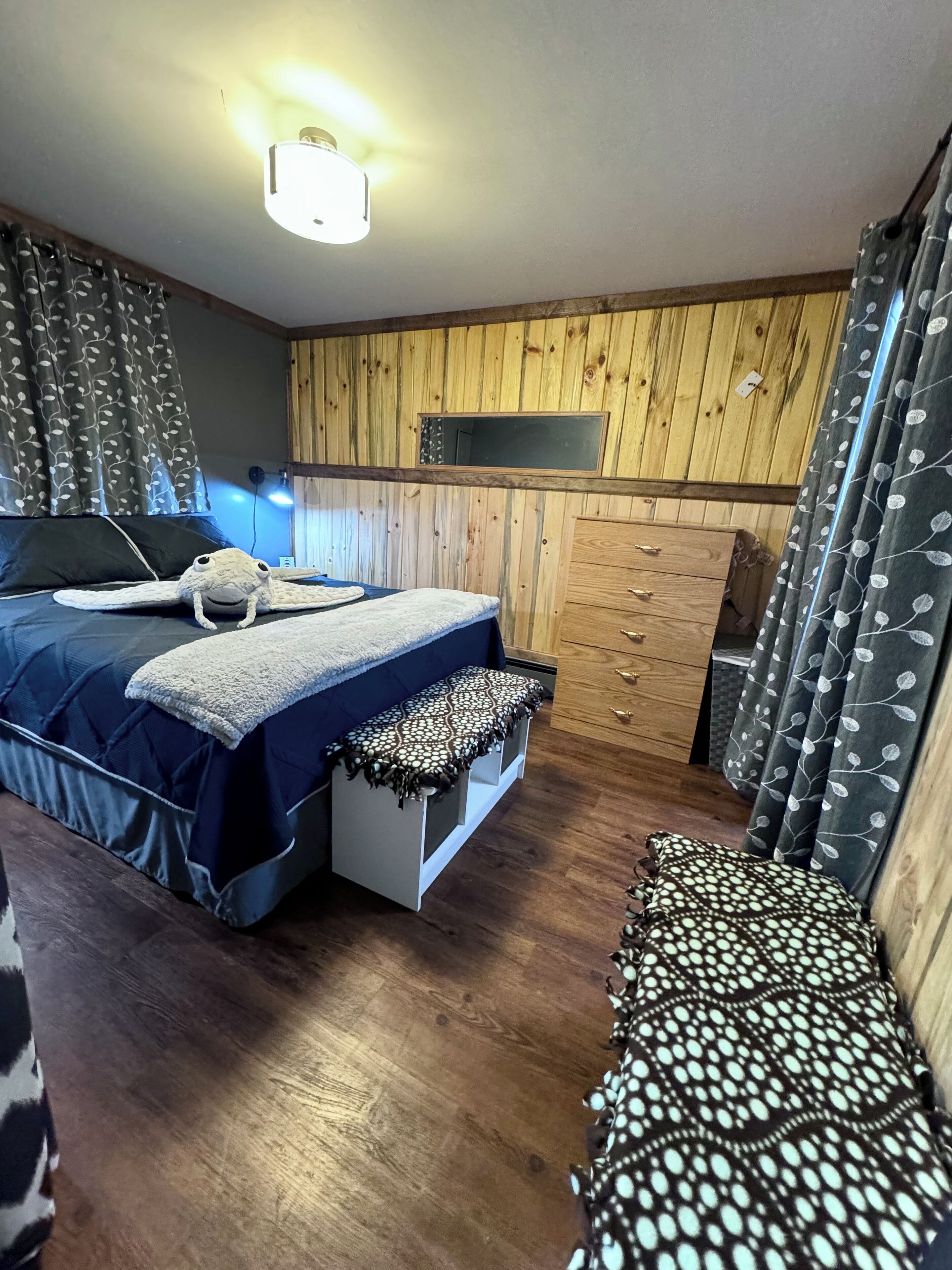 Newly renovated 1bedroom daylight basement apartment. 
