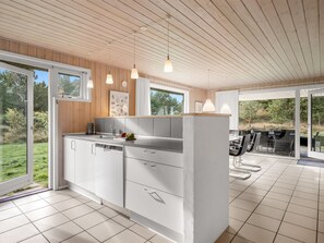 Kühlschrank, Mikrowelle, Ofen, Geschirrspüler