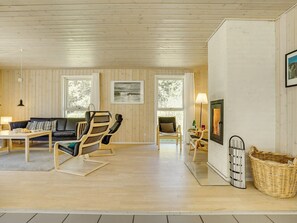 TV, fireplace, DVD player