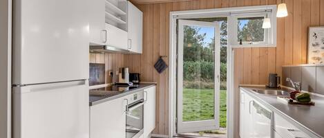 Kühlschrank, Mikrowelle, Ofen, Geschirrspüler