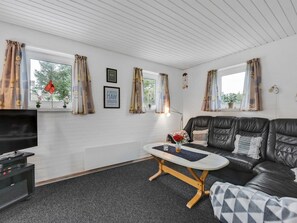 TV, fireplace, DVD player - "Pernilla" - 2km from the sea by Interhome (Blåvand)