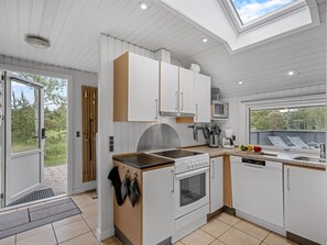 Kjøleskap, mikrobølgeovn, ovn og oppvaskmaskin