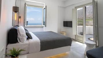 Exclusive Suite, Hot Tub, Sea View | 1 bedroom, premium bedding, in-room safe, soundproofing
