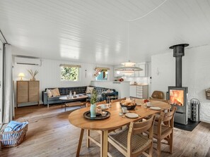 Dining - "Yngvy" - 1.3km from the sea by Interhome (Blåvand)