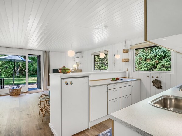 Fridge, microwave, oven, dishwasher - "Yngvy" - 1.3km from the sea by Interhome (Blåvand)