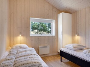 4 bedrooms, WiFi - "Dior" - 1.4km from the sea by Interhome (Blåvand)