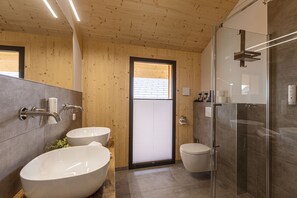 Bruser, hårtørrer, håndklæder