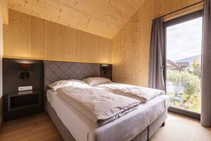 4 bedrooms, bed sheets