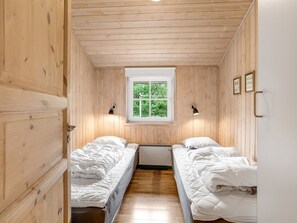 4 bedrooms, WiFi - "Ronna" - 2.2km from the sea by Interhome (Blåvand)