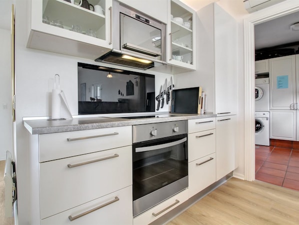 Frigorifero, microonde, forno, lavastoviglie