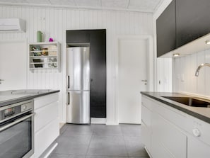 Fridge, microwave, dishwasher, cookware/dishes/utensils