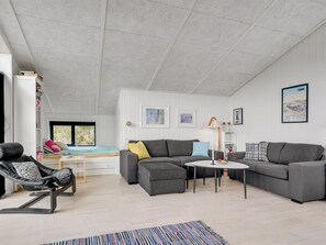 TV, fireplace, DVD player