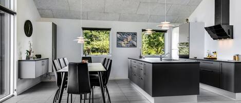 Fridge, microwave, dishwasher, cookware/dishes/utensils