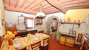 Private kitchen - Cottage in Lucca with Pool & Wine Nearby (Petrognano)